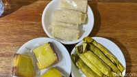 RM Cut Nyak juga menyediakan beragam kue Aceh dengan harga mulai dari Rp 3 ribu. Kamu bisa mencicipi lezatnya kue timpan, jala isi srikaya, dan bingka Aceh usai puas makan utama di sini.