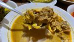 Mantap! Ayam Tangkap dan Kari Kambing Aceh Dicocol Sambal Ganja