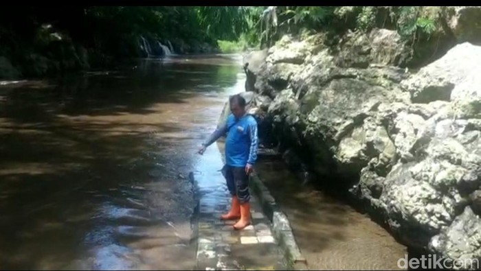 Santri hanyut di aliran Sungai Brantas Malang