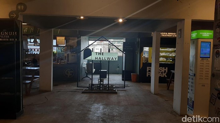 The Hallway Space di Pasar Kosambi Bandung.