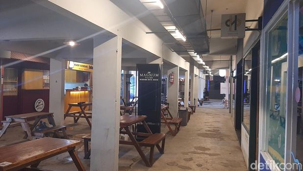 The Hallway Space di Pasar Kosambi Bandung.