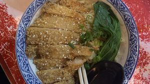 Kulineran di Pasar Cihapit Bandung, Ada Bakmi Wu Kong dan Naga Merah