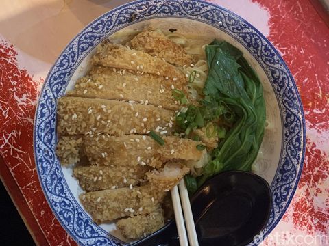 Toko Bakmie Feng di Pasar Cihapit, Kota Bandung.