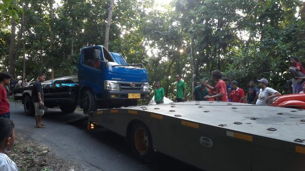 Satu unit truk yang masuk ke dalam tebing Cinomati, Pedukuhan Cegokan, Kalurahan Wonolelo, Kapanewon Pleret, Kabupaten Bantul. Rabu (8/3/2023).