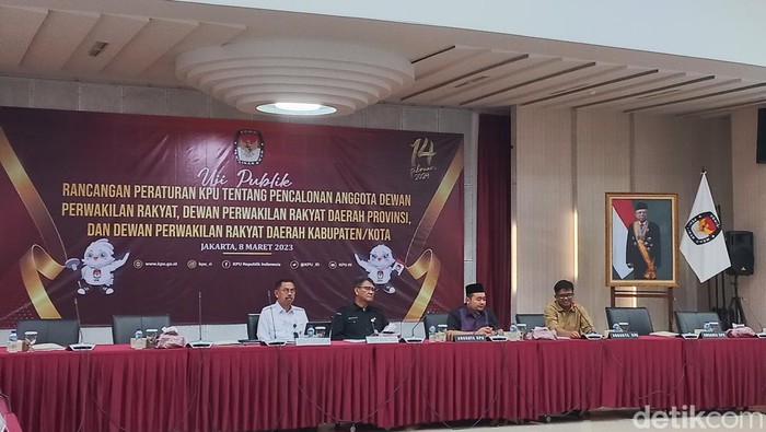 Uji publik PKPU terkait pencalonan perseorangan peserta pemilihan umum anggota DPR, DPRD Provinsi dan DPRD Kabupaten/Kota.