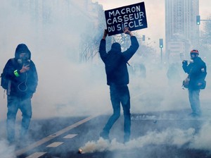 Macron Naikkan Usia Pensiun 64 tahun, Jutaan Warga Prancis Protes!
