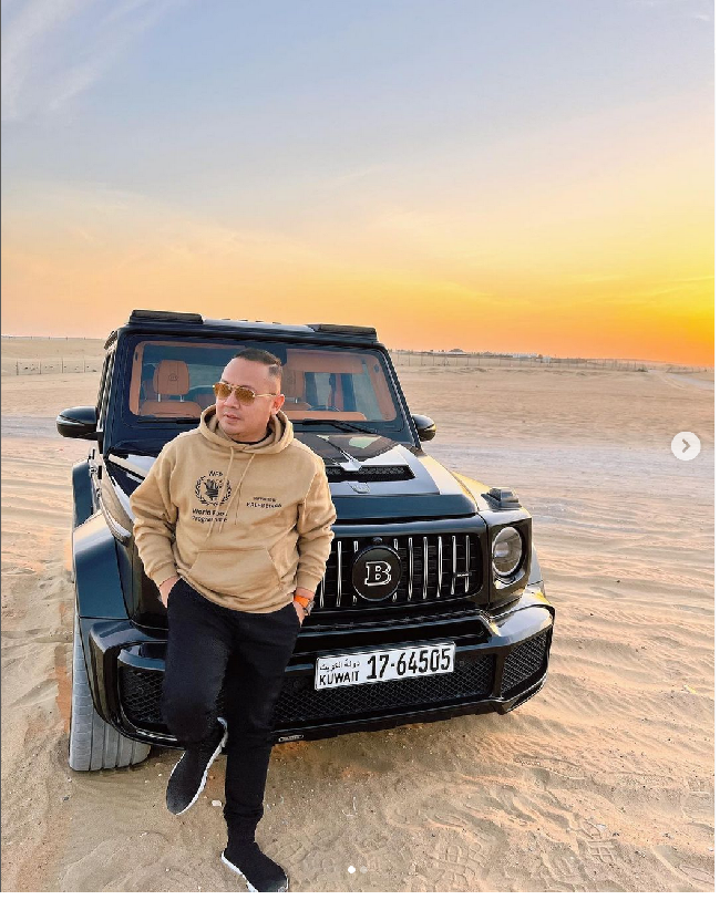 Pada foto lain yang diunggahnya ke Instagram Wahyu Kenzo juga memperlihatkan kehidupan mewahnya saat liburan ke Dubai. Berpose di depan mobil Brabus Mercedes - AMG G63, Wahyu tampil serba Balenciaga. (Foto: Instagram)