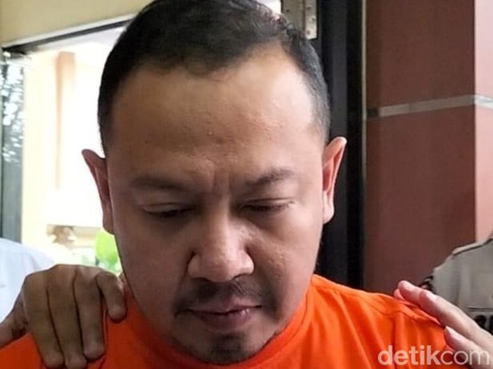 wahyu kenzo berbaju oren di mapolda jatim