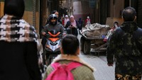 Di Mesir yang konservatif, hanya sedikit wanita yang mengendarai skuter, alat transportasi yang populer dan murah, dan banyak yang merasa tidak nyaman ketika mendapatkan pengemudi pria.