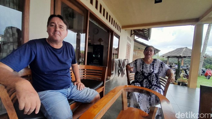 Wim LB Smet dan istrinya.