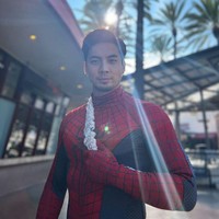 Kakak dari Peter Sudarso yang juga seorang aktor di AS tersebut sering membagikan potretnya ketika melakoni peran sebagai stuntman atau cosplay.  Foto: Instagram Yoshi Sudarso