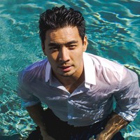 Yoshi yang lahir di Jakarta pindah ke California, Amerika Serikat ketika berusia sembilan tahun. Di sana, ia berkarier sebagai aktor, model, dan pemeran pengganti. Foto: Instagram Yoshi Sudarso