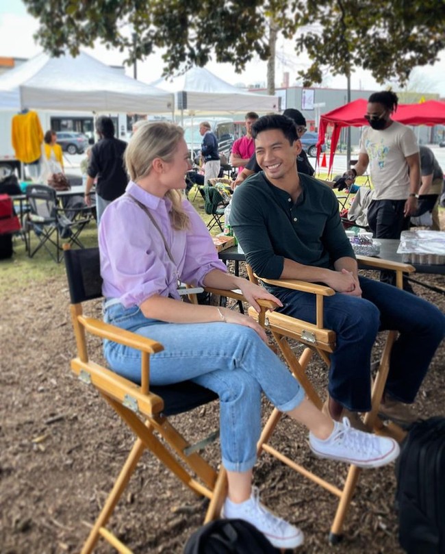 Selain serial Wedding Agreement yang dibintanginya bersama Suzana Sameh, Refal Hady, dan Indah Permatasari, Yoshi pun menjadi pemeran utama pria yang romantis dalam Escape From Love. Dalam film itu, karakternya sebagai orang Indonesia. Foto: Instagram Yoshi Sudarso