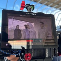 Tapi tak hanya action, Yoshi Sudarso juga bermain dalam film dengan adegan romantis.  Foto: Instagram Yoshi Sudarso