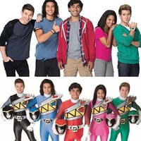 Yoshi mencoba jadi stuntman agar memiliki nilai lebih sebagai seorang aktor. Ia pun memang sering mendapatkan peran dalam berbagai film aksi, termasuk Serigala Langit yang dibintanginya bersama Deva Mahenra. Foto: Instagram Yoshi Sudarso