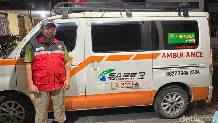 Aipda Wirawan Setiadi anggota intel Polsek Gatak, Sukoharjo penyedia ambulans gratis. Foto diunggah Kamis (9/3/2023).
