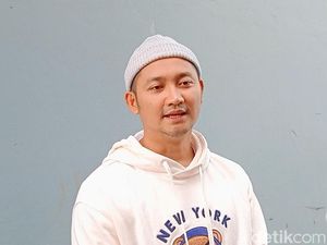 Kata Angga Wijaya Disindir Dewi Perssik Pergi Umrah dari Uang Hasil Curian