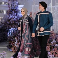 Fashion show koleksi baju Lebaran 2023 dari Vanila Hijab yang menghadirkan busana serba bunga, berlangsung di Manor, Depok, Jawa Barat. Foto: Grandyos zafna/detikcom.