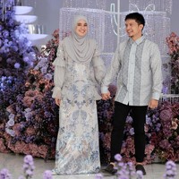 Fashion show koleksi baju Lebaran 2023 dari Vanila Hijab yang menghadirkan busana serba bunga, berlangsung di Manor, Depok, Jawa Barat. Foto: Grandyos zafna/detikcom.