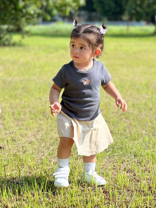 Lucu dan menggemaskan ditambah dengan paras cantik, baby Guzel berhasil bikin para netizen gemas. guzel bolee cantik tpi jangan sama gemezz dong gakuat, komentar salah seorang netizen. Boneka idup, tambah netizen lain. Foto: Instagram/@marginw