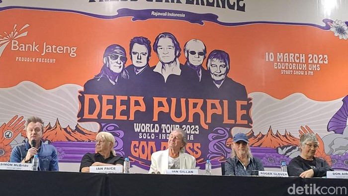 Band rock asal Inggris Deep Purple saat konferensi pers jelang konser di Solo, Kamis (9/3/2023).