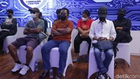 Ke-14 orang tersebut diketahui berasal dari Provinsi Nusa Tenggara Barat. 
