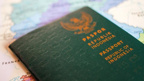 Paspor merupakan dokumen yang berfungsi sebagai kartu identitas ketika berkunjung ke negara lain. Bagaimana cara perpanjang paspor 2023?