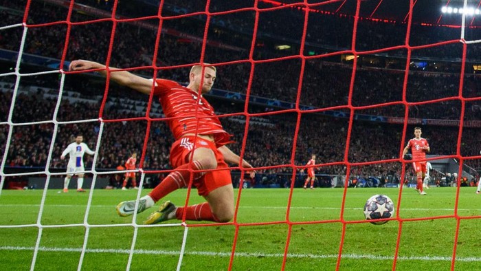 MUNICH, GERMANY - MARCH 08: Matthijs de Ligt of Bayern safe a ball near goal line during the UEFA Champions League round of 16 leg two match between FC Bayern München and Paris Saint-Germain at Allianz Arena on March 08, 2023 in Munich, Germany. (Photo by Helge Prang - GES Sportfoto/Getty Images)
