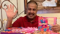 Bertepatan dengan hari kasih sayang atau valentine, Fadil Jaidi menyiapkan hadiah khusus. Cokelat berukuran raksasa dikirimkan untuk Pak Muh sebagai hadiah. Foto: Instagram/fadiljaidi