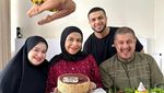 Serunya! Fadil Jaidi Tumpengan dan Sarapan di Paris Bareng Pak Muh