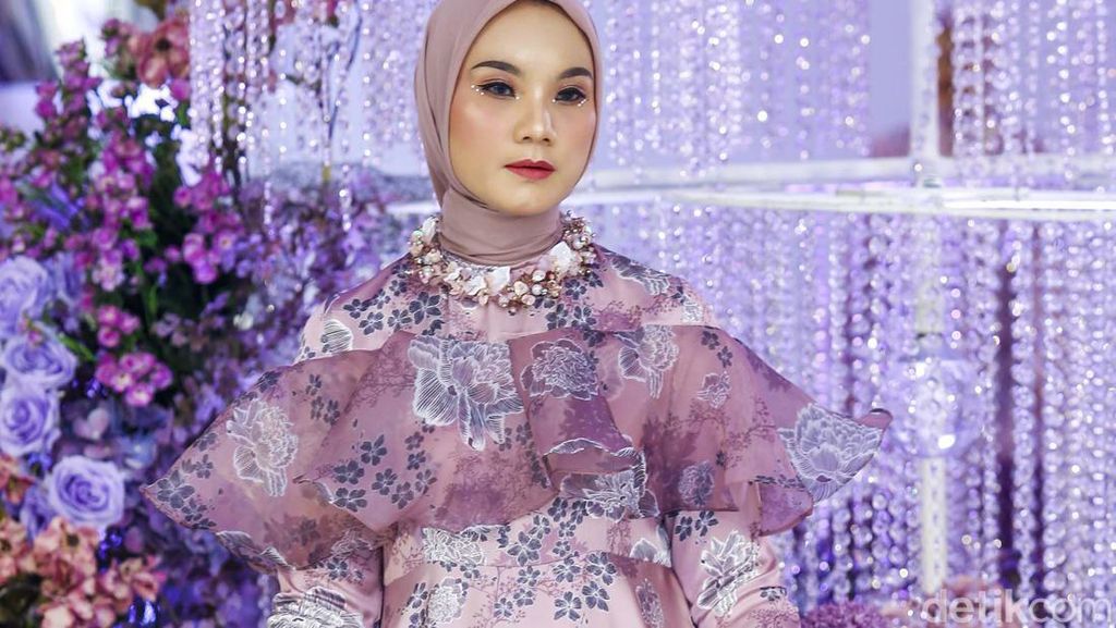 10 Inspirasi Baju Lebaran 2023 Vanilla Hijab, Dress Hingga Tunik Serba Bunga