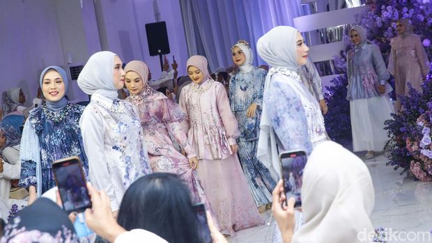 Fashion Show Vanilla Hijab yang mengusung tema Delarosa, di The Manor Andara, Rabu (8/3/2023).