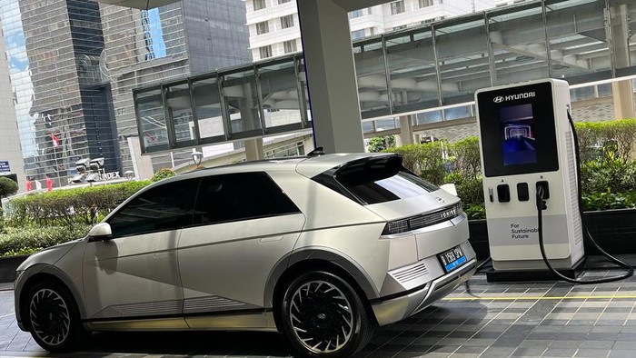 Fasilitas ultra fast charging Hyundai di Plaza Indonesia