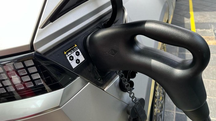 Fasilitas ultra fast charging Hyundai di Plaza Indonesia