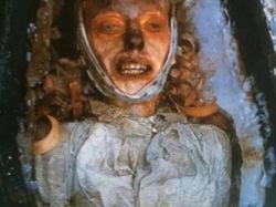 Foto Menakutkan di Kehidupan Nyata, Kisahnya Pun Tak Kalah Mengerikan