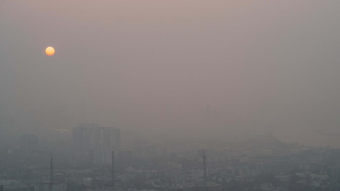 A view of the Bangkok city amid air pollution during sunrise, Thailand, March 7, 2023. REUTERS/Athit Perawongmetha