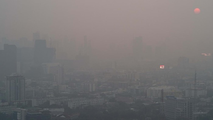 A view of the Bangkok city amid air pollution during sunrise, Thailand, March 7, 2023. REUTERS/Athit Perawongmetha