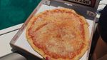 Gokil! Restoran Pizza Ini Letaknya di Tengah Lautan Kepulauan Karibia