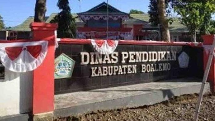 Kantor Dinas Pendidikan Kabupaten Boalemo di Jalan Ki Hajar Dewantoro, Desa Huangyonaa, Kecamatan Tilamuta, Baolemo, Gorontalo.