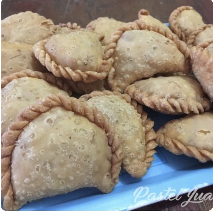 Gurih Mantap! 5 Pastel Enak dengan Cocolan Sambal Kacang Ada di Sini