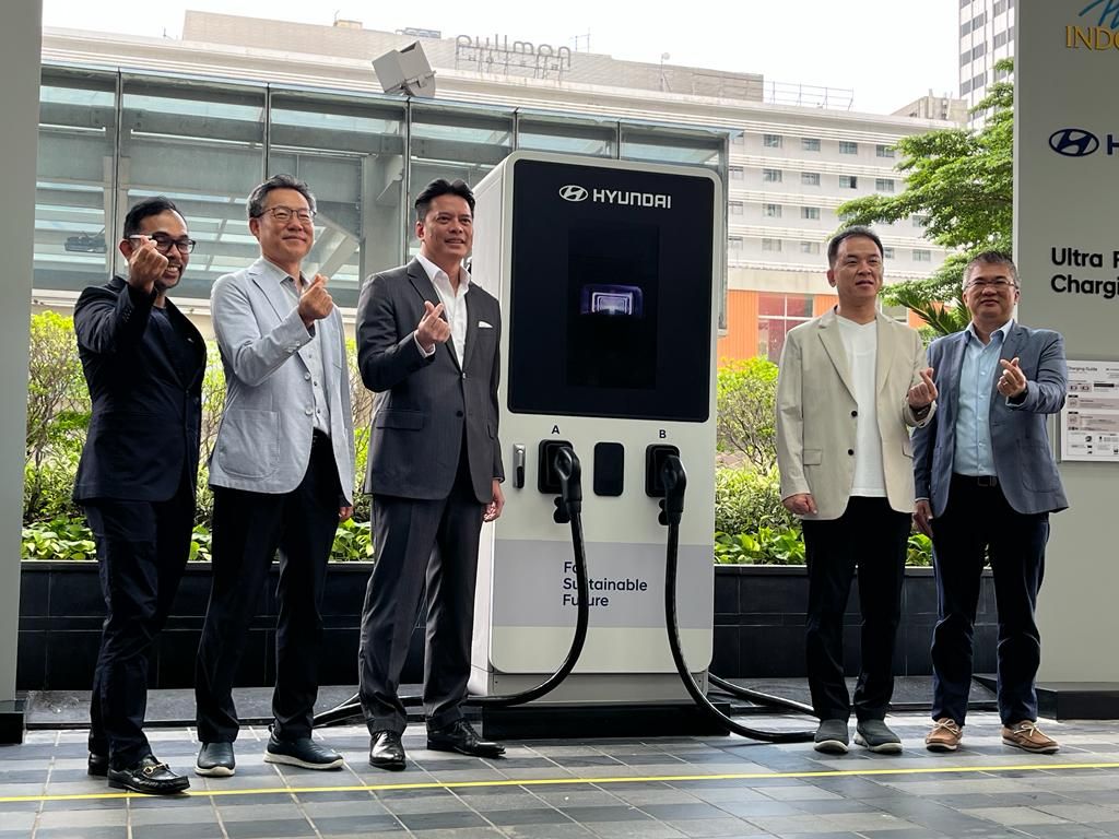 Hyundai resmikan fasilitas ultra fast charging di Plaza Indonesia, Jakarta (9/3/2023).