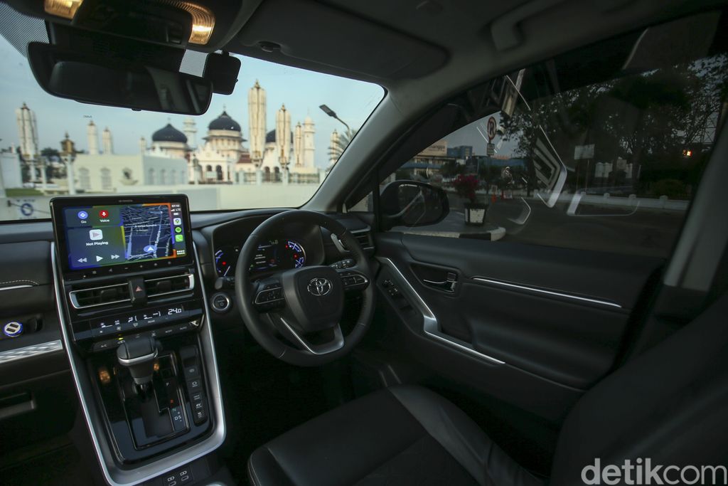 Interior Toyota Kijang Innova Zenix