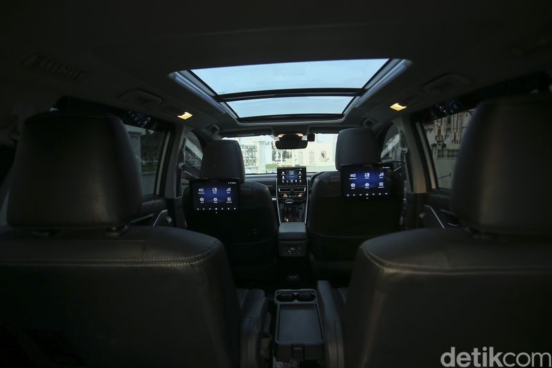 Interior Toyota Kijang Innova Zenix