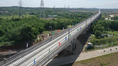 Intip Progres Kereta Cepat Jakarta-Bandung yang Operasi Tengah Tahun Ini