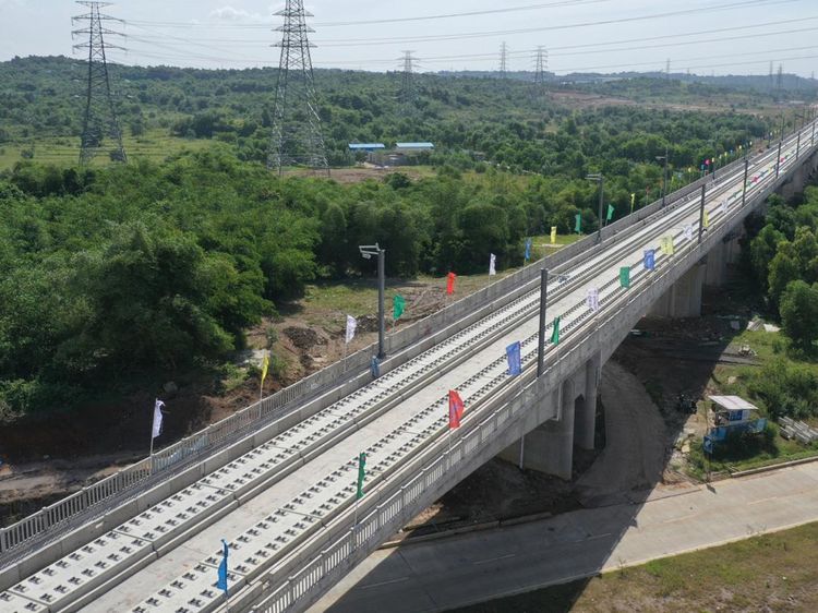 Intip Progres Kereta Cepat Jakarta-Bandung yang Operasi Tengah Tahun Ini