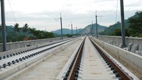 Untuk rangkaian Electric Multiple Unit (EMU) sudah  udah 6 dari 11 rangkaian EMU yang sudah parkir di Depo. Rencananya sisanya akan datang lagi bertahap dalam waktu dekat!