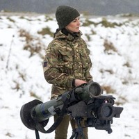 Kate Middleton menjelaskan bahwa tugas Pengawal Irlandia sangatlah beragam. Mulai dari pelatihan penjaga taman untuk mencegah perburuan liar di Afrika Timur hingga pelatihan penghapusan ranjau untuk Angkatan Bersenjaita Ukraina. Foto: Getty Images