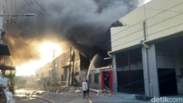 Kebakaran gudang sidoarjo