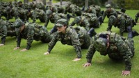 Rekrut harus tinggal di pangkalan militer selama beberapa bulan dan mendapatkan gaji bulanan hanya sekitar $75, tetapi beberapa wanita dalam program baru berharap ini membantu mereka membangun karir di angkatan bersenjata. Mereka melihatnya sebagai kesempatan untuk pekerjaan yang stabil dan peluang pendidikan.