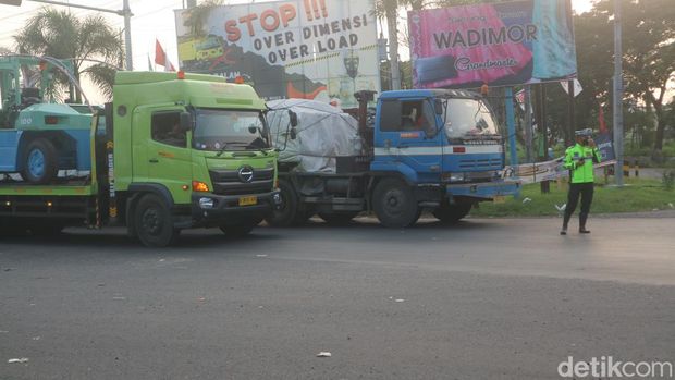 Kondisi kemacetan di jalur Pantura Pati tepatnya Desa Widorokandang, Kecamatan Kota, Kamis (9/3/2023).